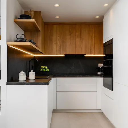 C And G * Agia Anna (Naxos)